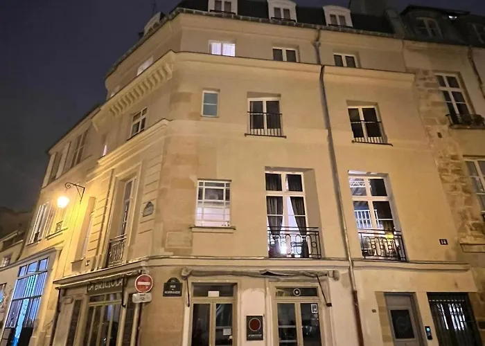 Charming Heart Of Historic Le Marais * Parijs