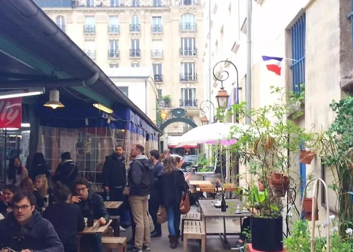 Charming Heart Of Historic Le Marais